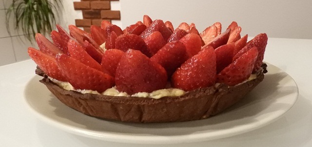 Tarte fraises chocolat vue de côté